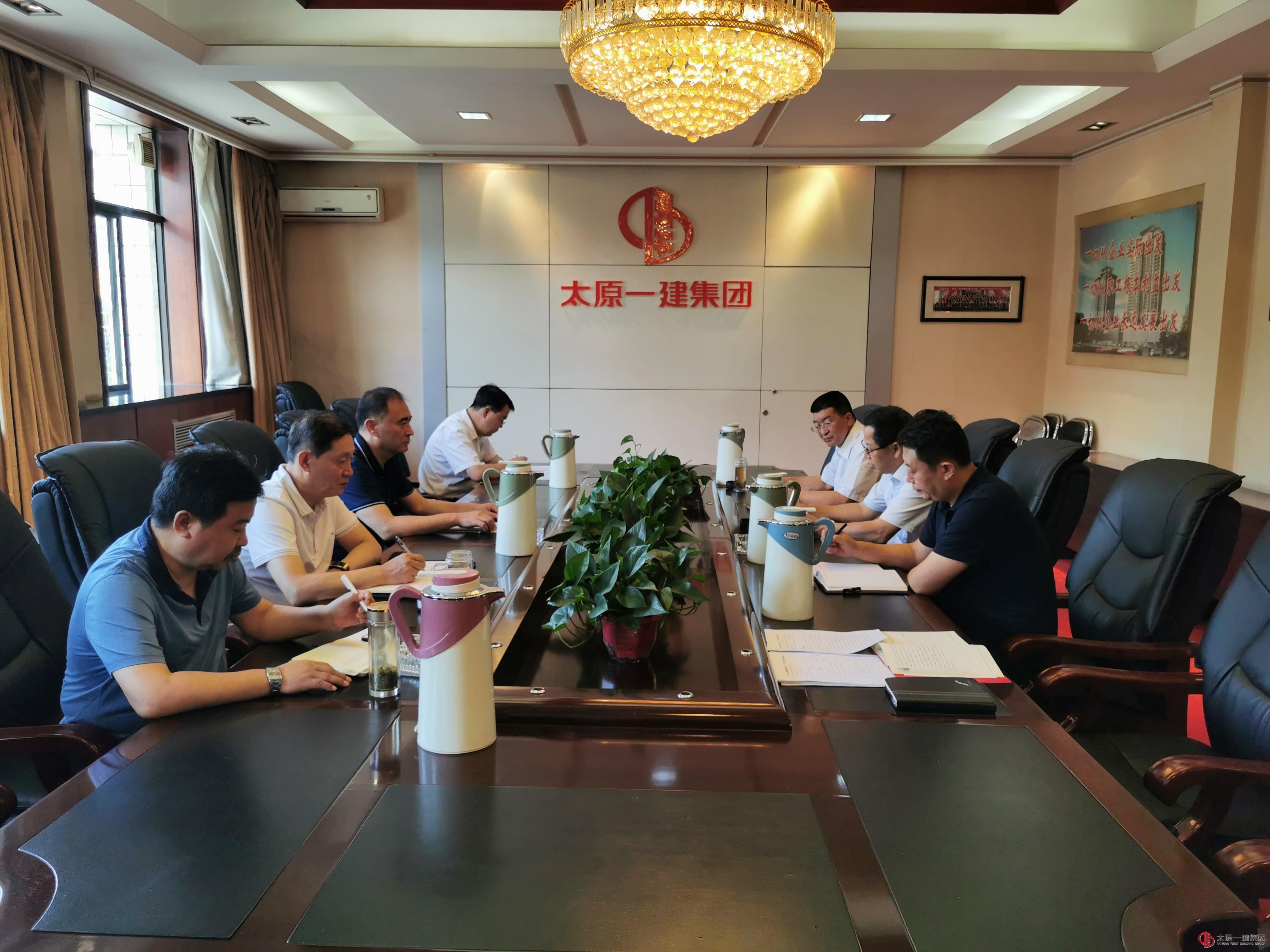 集團公司召開黨委會暨中心組學習會