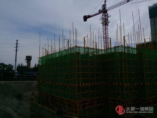 七分公司首次在項目施工中采用導軌式附著腳手架