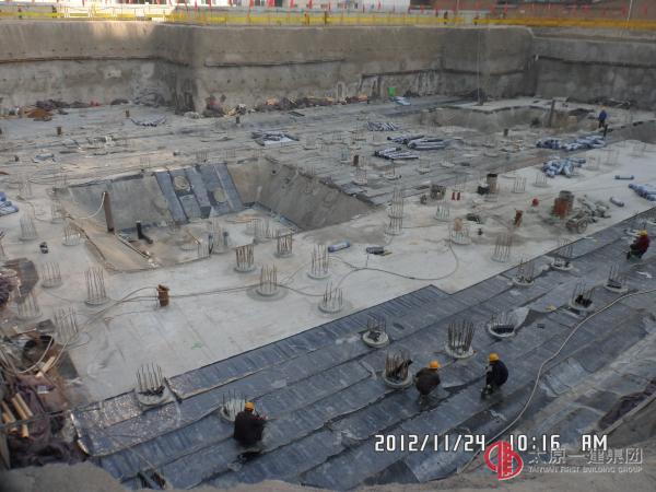 墊層澆筑后，鋪設防水