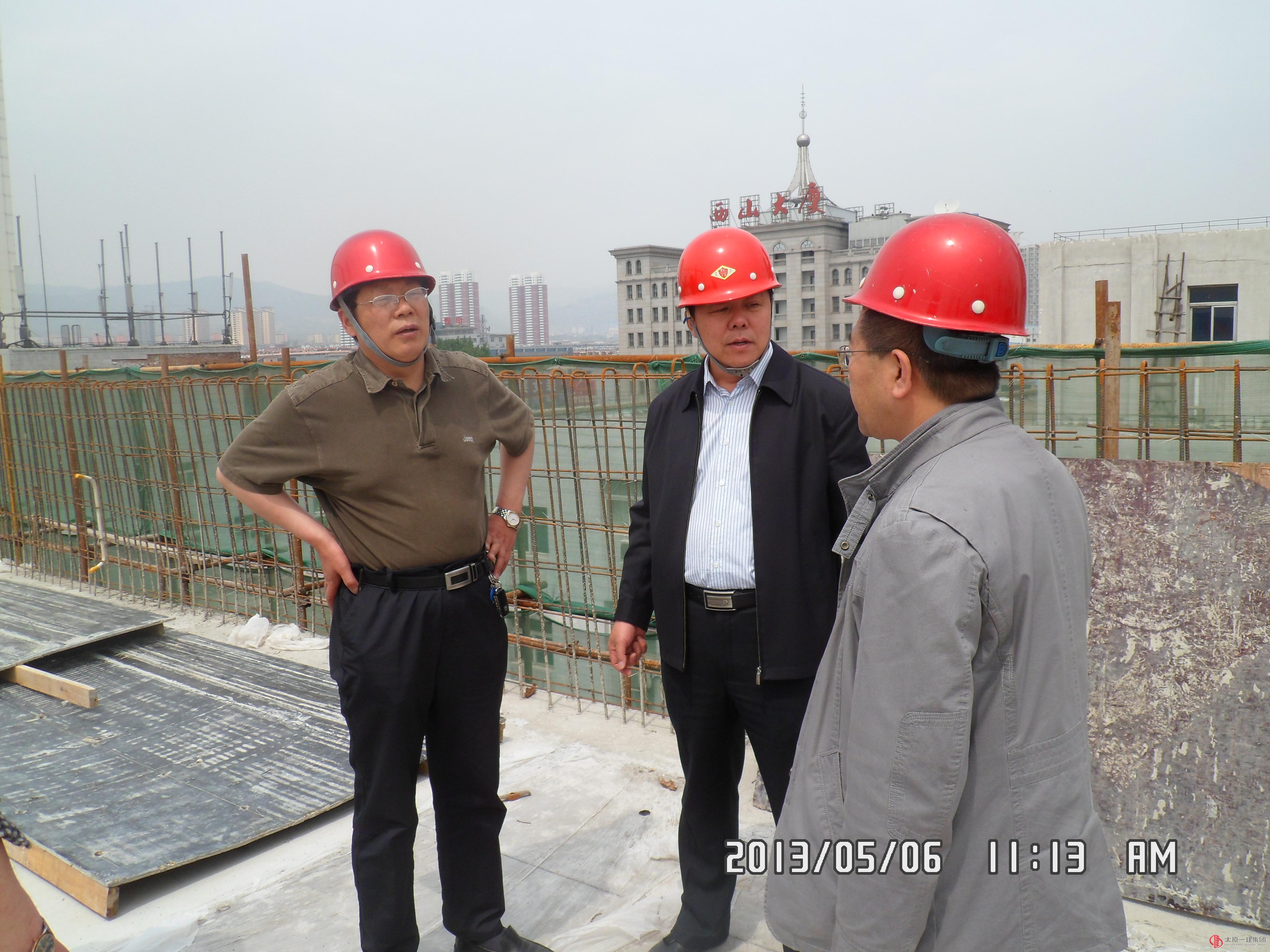 萬柏林區(qū)河北街小學新建教學樓工程舉行主體結(jié)構(gòu)封頂儀式