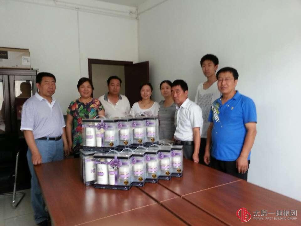 八分公司黨支部慰問一線職工