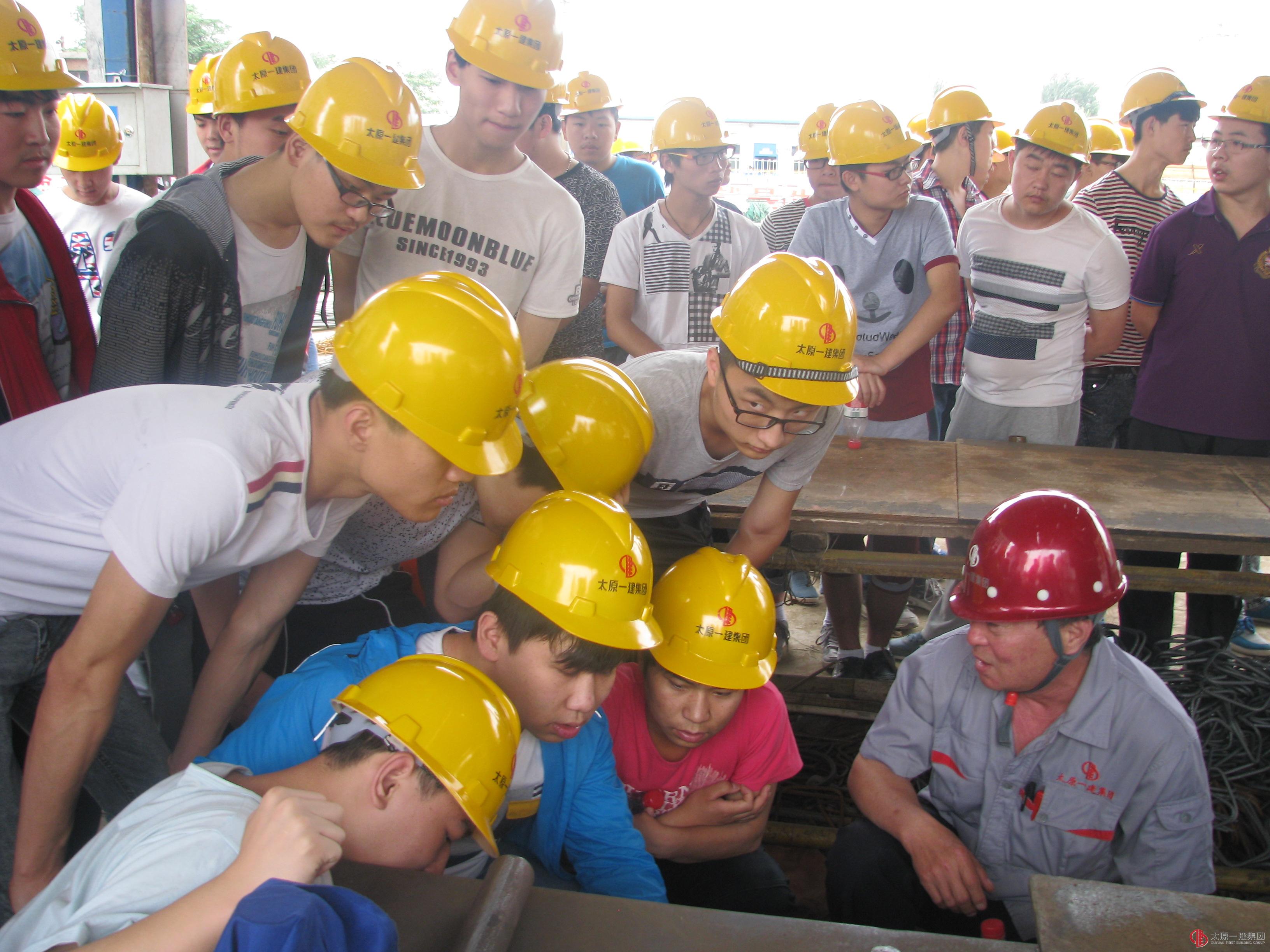 集團公司電工培訓(xùn)班學員第二次參加現(xiàn)場實訓(xùn)