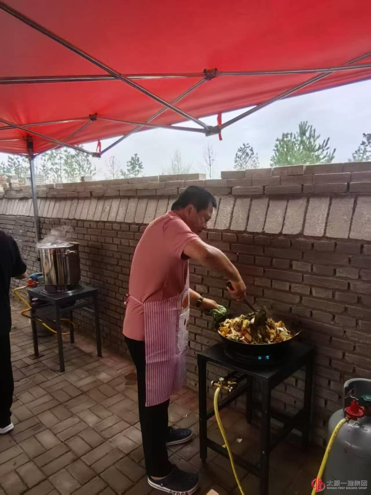 集團(tuán)公司黨委書記、董事長王貴聰一行蒞臨陽高縣獅子屯鄉(xiāng)排水管網(wǎng)雨污分流項(xiàng)目開展調(diào)研慰問工作